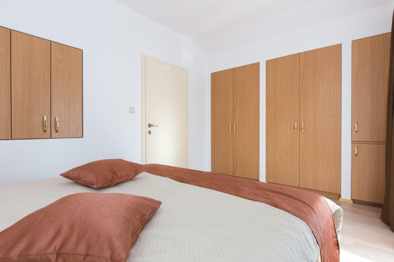 Apartman Ivona Малинска Экстерьер фото