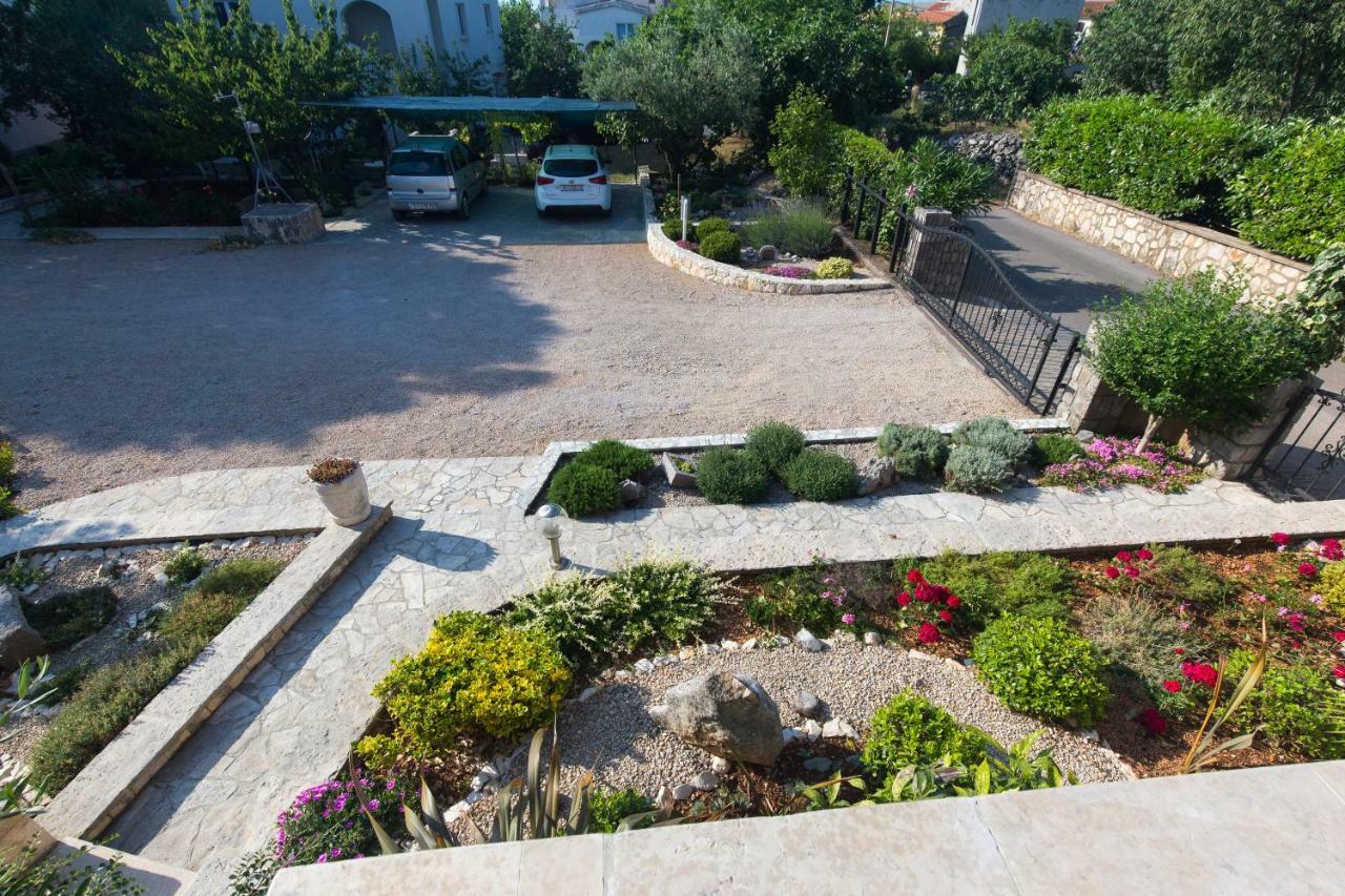 Apartman Ivona Малинска Экстерьер фото
